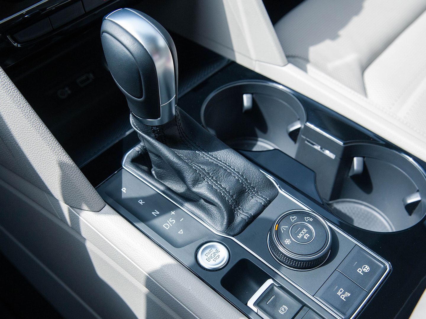 Cần số DSG và hệ thống điều khiển 4MOTION Volkswagen Teramont Cần số DSG và hệ thống điều khiển 4MOTION Volkswagen Teramont