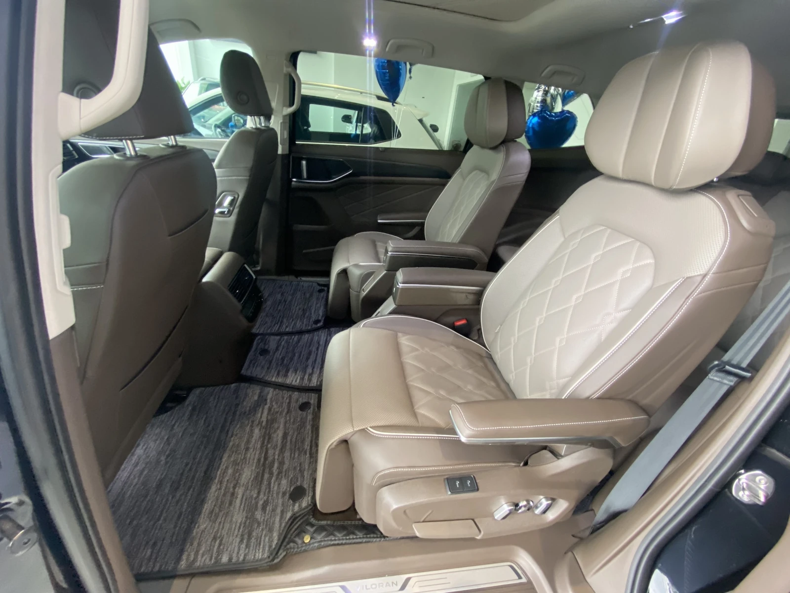 Không gian hàng ghế thứ hai Volkswagen Viloran
