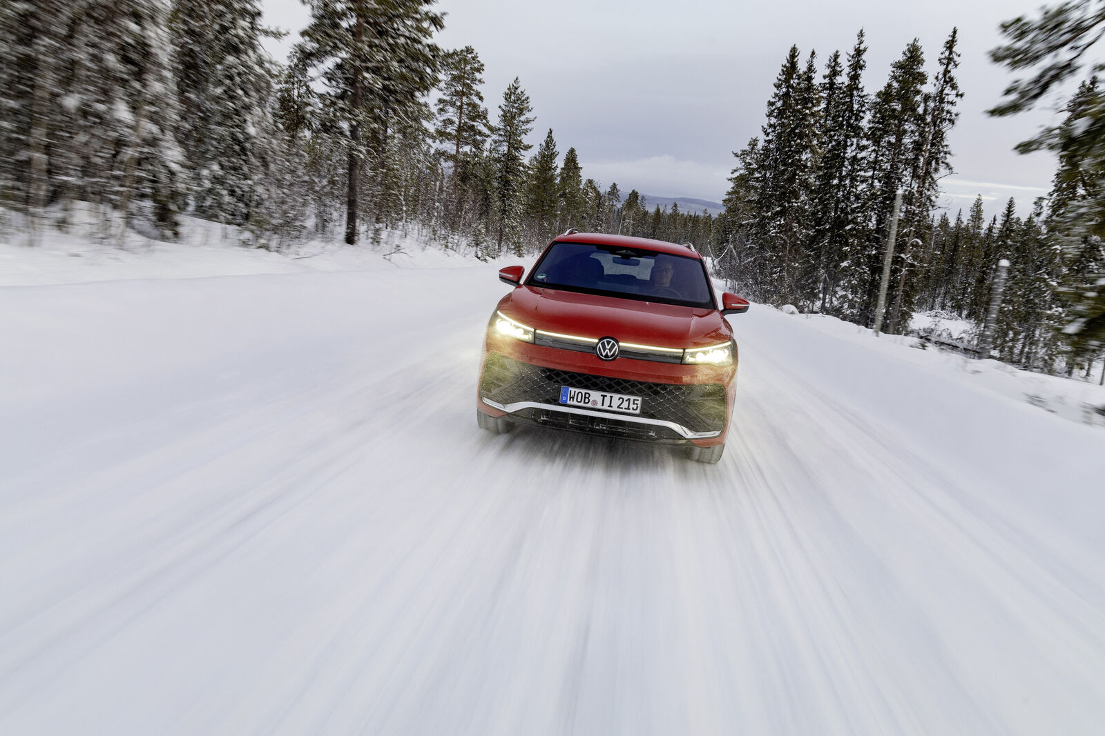 Volkswagen Tiguan chính diện đầu xe