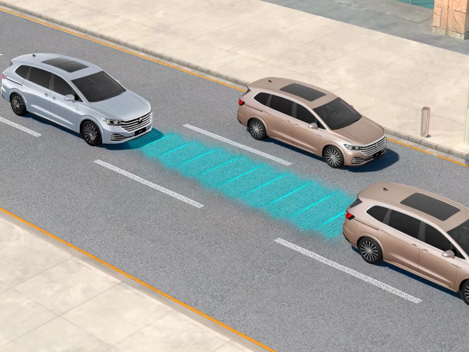 Cảnh báo tiền va chạm FCW và phanh khẩn cấp AEB Volkswagen Viloran